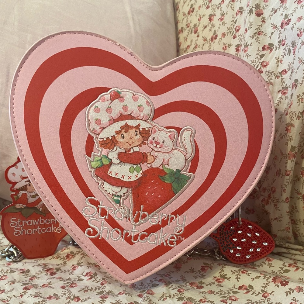 SkinnyDip NWT : Heart-Shaped Strawberry Shortcake Crossbody Bag 🍓🍓🍓